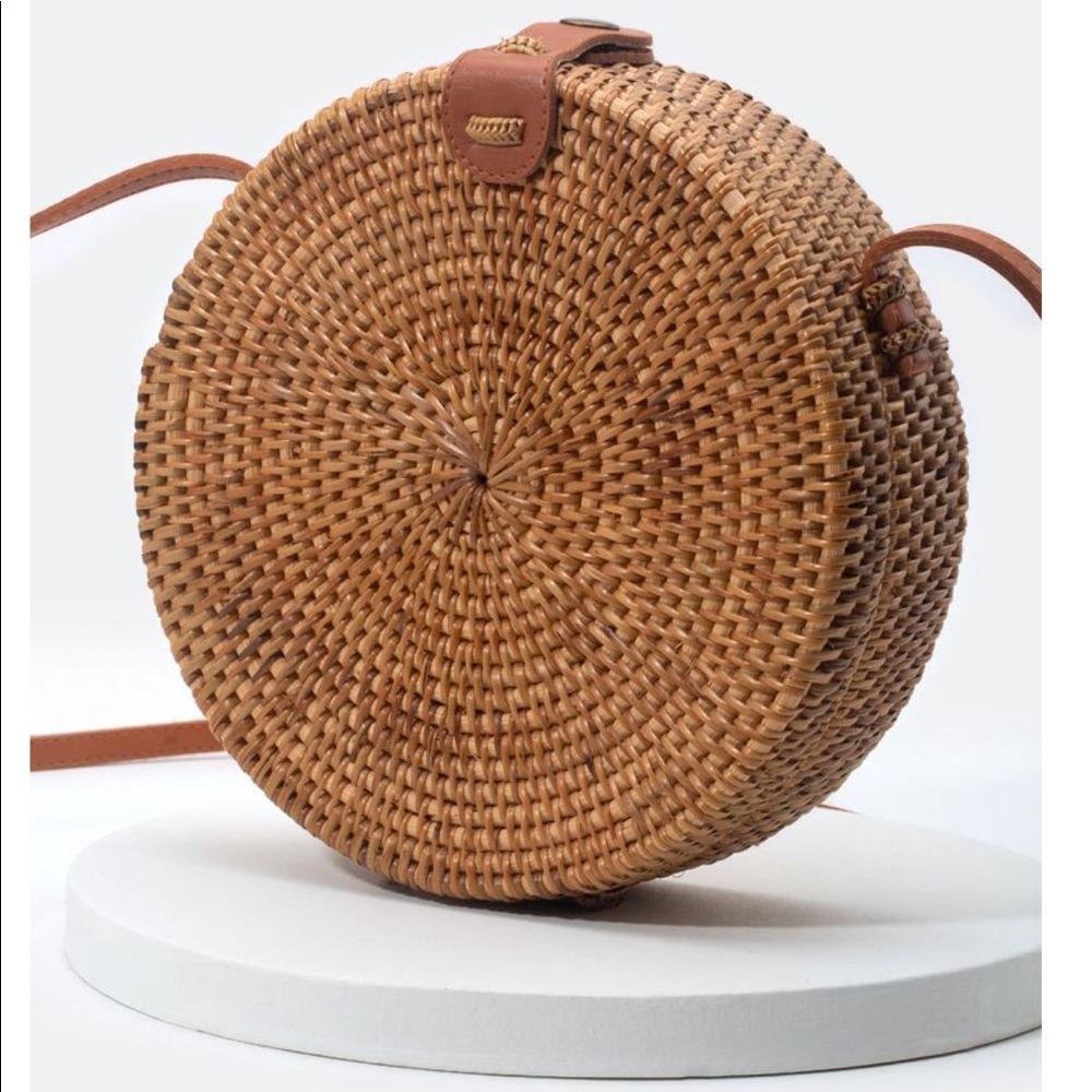 Round rattan crossbody